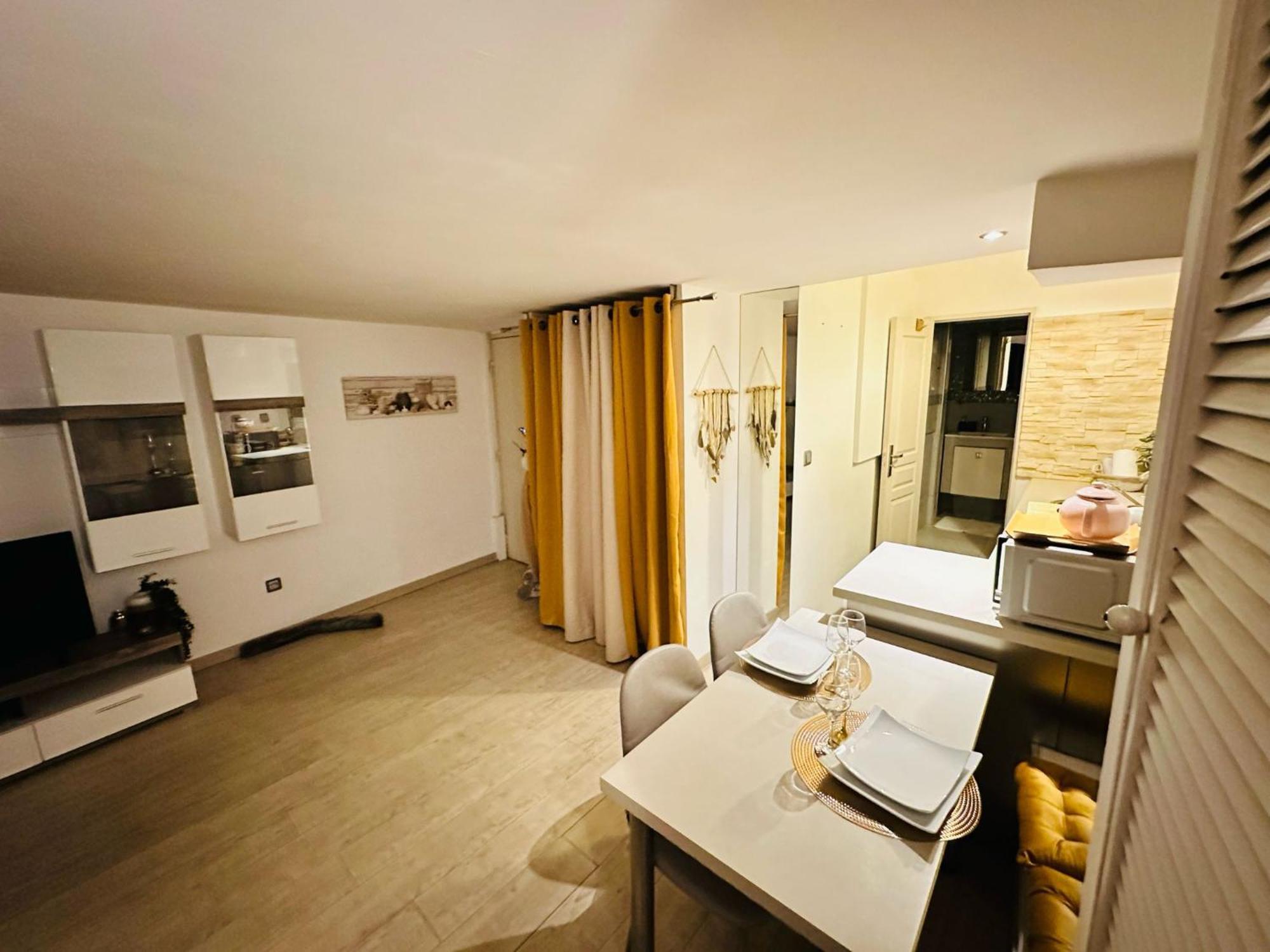 Bulle De Charme Avec Vue Apartment แปร์ปินญอง ภายนอก รูปภาพ